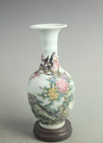 FAMILLE ROSE CELADON VASE WITH "PROSPEROUS GARDEN" DESIGN