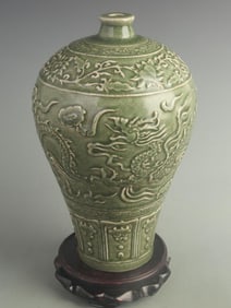 LONG QUAN KILN DRAGON PATTERN MEI STYLE PORCELAIN BOTTLE
