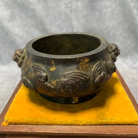 BAO DING MARK LION EAR CENSER WITH AUSPICIOUS DESIGN