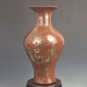 GOLD-PAINTED WOOD VASE WITH FIGURE STORY PATTERN OF GUANYI