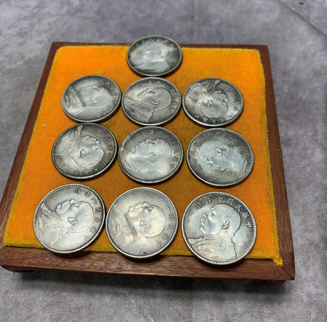 GROUP OF 10 OLD CHINESE COINS (1 of 5)