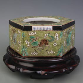FAMILLE ROSE GREEN GROUND AUSPICIOUS BEAST MOTIF HEXAGONAL BRUSH WASHER