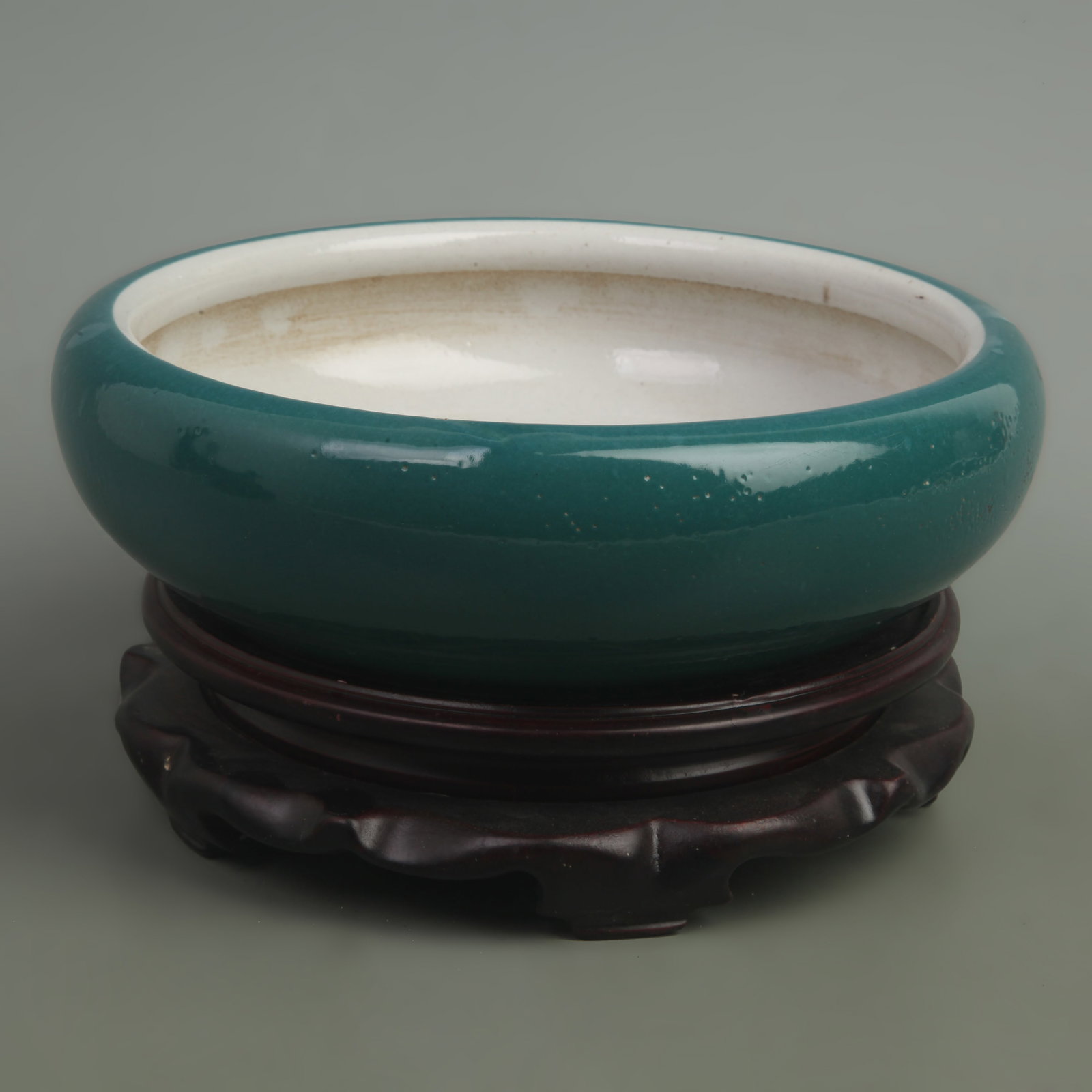WANG BINGRONG'S PEACOCK GREEN-GLAZED INNER-CARVED PORCELAIN BRUSH WASHER: Qing Dynasty; H:2.8inch; Width: 8.5inch