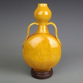 YELLOW GROUND INCISED DRAGON PATTERN GOURD PORCELAIN VASE