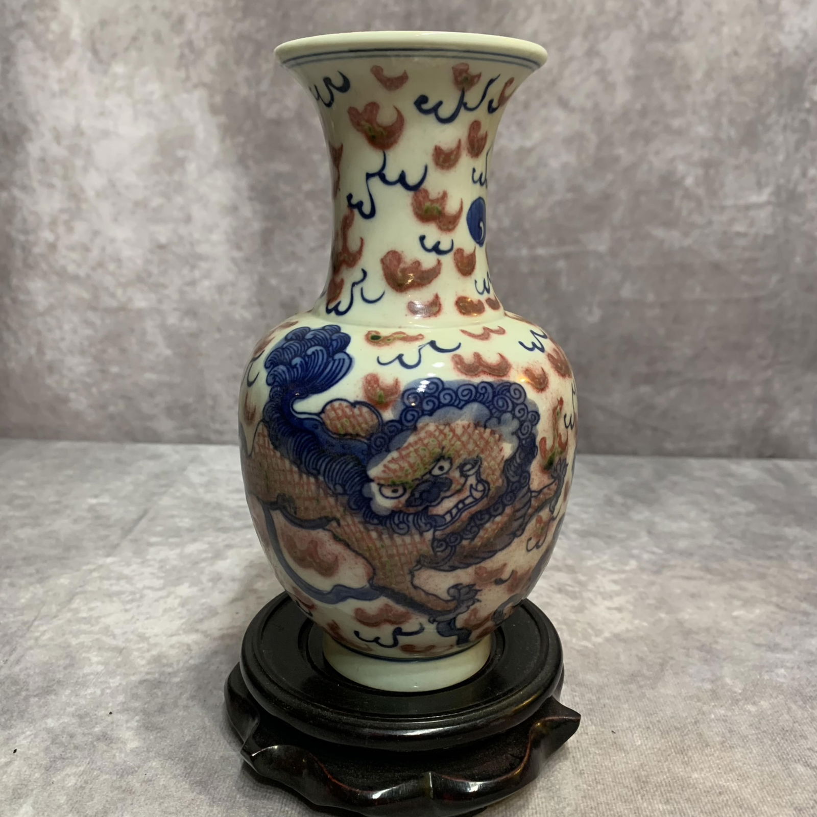 UNDERGALZED RED COLOR GLAZED DRAGON PATTERN PORCELAIN VASE (1 of 7)