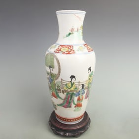 A FINE FEMALE PLAYING PATTERN GUAN YIN STYLE PORCELAIN VASE