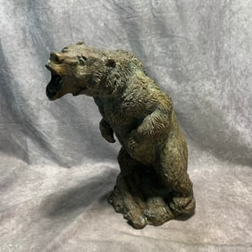 CONTEMPORARY BRONZE BEAR STATUE ORNAMENT