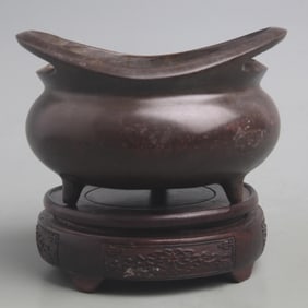 A FINE BRONZE THREE FOOT CENSER