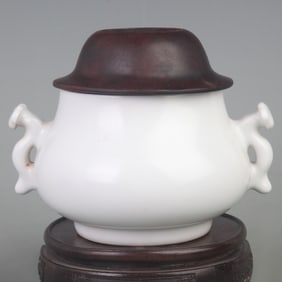 A WHITE GLAZED PORCELAIN INCENSE BURNER WITH RED WOOD COVER