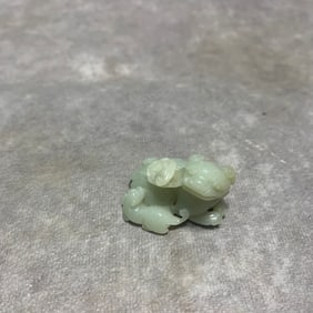 HETIAN GREENISH-WHITE JADE MYTHICAL BEAST HOLDING LINGZHI