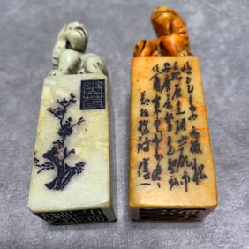PAIR OF SHOUSHAN STONE FINELY CARVED LION FIGURE SEALS