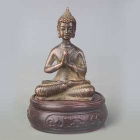 A SMALL SHAKYAMUNI BUDDHA STATUE