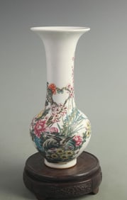 FAMILLE ROSE MAGPIE ON PLUM BLOSSOM FLOWER VASE