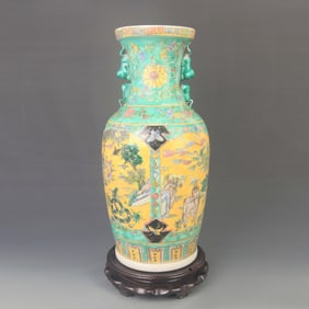 GREEN GROUND TWIN BEAST EAR PORCELAIN VASE