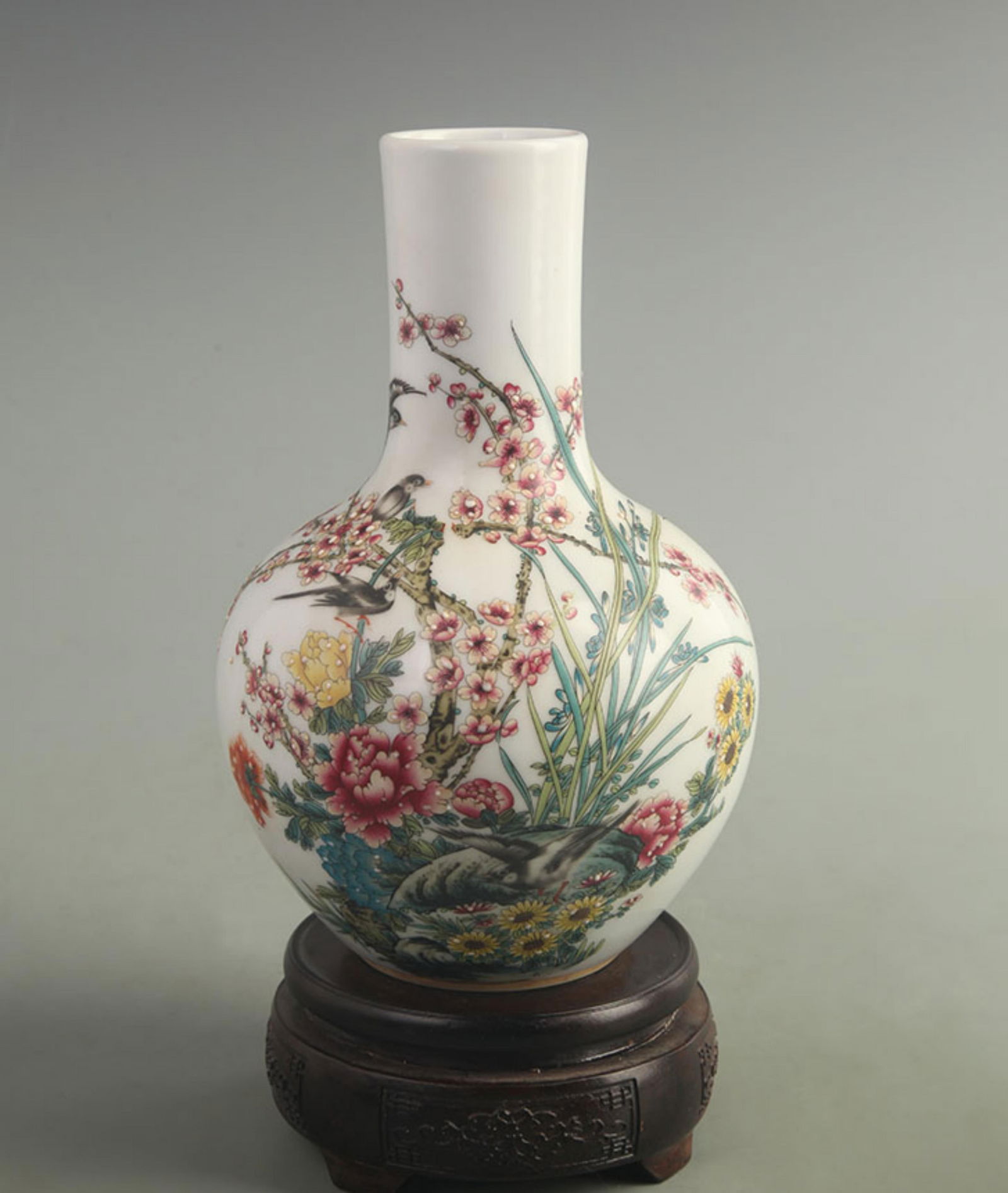 FAMILLE CLOISONNE ENAMEL PORCELAIN VASE WITH MAGPIES PATTERN (1 of 5)