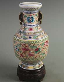 FAMILLE ROSE DOUBLE-EARED VASE WITH FLORAL DESIGN