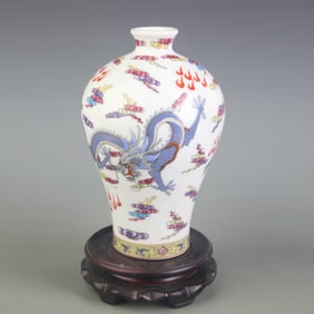 FAMILLE ROSE DRAGON PATTERN PORCELAIN VASE