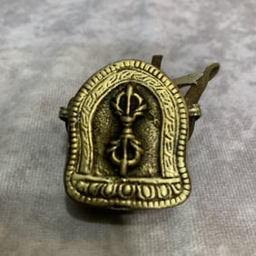 A FINELY MADE TIBETAN BUDDHISM PENDANT