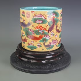 FAMILLE ROSE YELLOW GROUND FISH PATTERN BRUSH POT