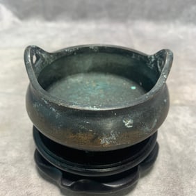 A FINE BRONZE TRIPOD INCENSE BURNER