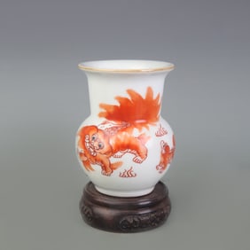 FAMILLE ROSE AUSPICIOUS BEAST PATTERN TABLE SPITTOON