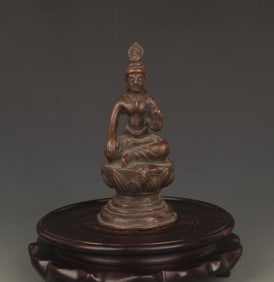 A FINELY CARVED SMALL BRONZE GUAN YIN FIGURE