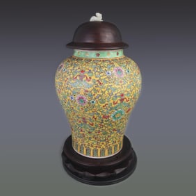 RARE FAMILLE ROSE YELLOW GROUND GENERAL TYPE VASE WITH REDWOOD LID