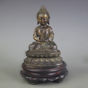 A FINE SHAKYAMUNI BUDDHA STATUE