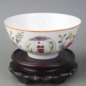 FAMILLE ROSE FLORAL PORCELAIN BOWL