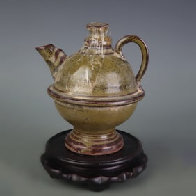 A SMALL CELADON GLAZED OLD PORCELAIN EWER
