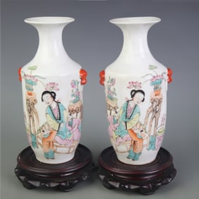 PAIR OF FAMILLE ROSE FLOWER PATTERN DOUBLE EAR PORCELAIN VASE