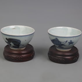SMALL PAIR OF FISH AND ALGAE PATTERN PORCELAIN CUP