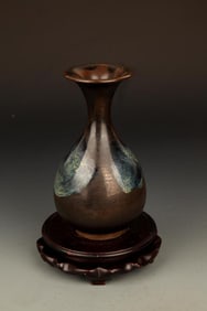 A "LU SHAN YAO" JUN PORCELAIN YU HU CHUN BOTTLE