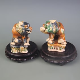 PAIR OF TRI-COLORED AUSPICIOUS BEASTS