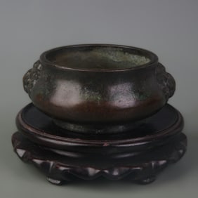 A FINE BEAST EAR ROUND FOOT INCENSE BURNER