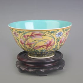 FAMILLE ROSE YELLOW GROUND FLORAL PATTERN PORCELAIN BOWL