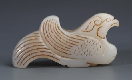 A FINE BIRD FIGURE PALE CELADON JADE PENDANT
