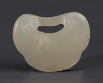 A FINE PALE CELADON JADE LOCK SHAPED JADE PENDANT