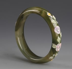 A FINELY MADE BANGLE