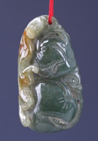 A FINE JADEITE PENDANT IN PEACH FIGURE