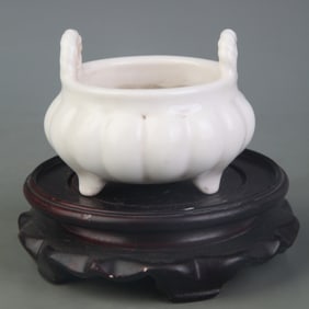 DEHUA WHITE PORCELAIN TRIPLE-FOOTED INCENSE BURNER WITH HANDLES
