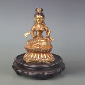 A FINE GILT BRONZE GILDED GUANYIN STATUE