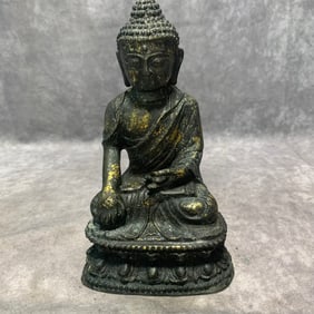 QING DYNASTY BRONZE SHAKYAMUNI BUDDHA STATUE