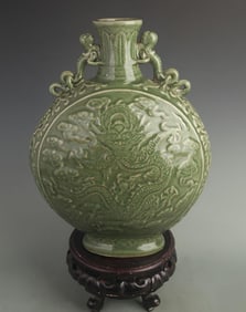 A LONG QUAN KILN DRAGON PATTERN MOON STYLE VASE