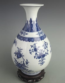 BLUE AND WHITE FLOWER PATTERN "YUHUCHUN" PORCELAIN VASE