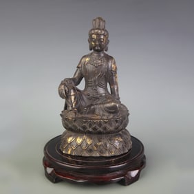 A FINE BRONZE GUANYIN STATUE