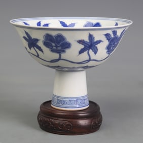 BLUE AND WHITE FLORAL PATTERN HIGH-FOOTED PORCELAIN BOWL