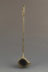 A LONG HANDLE BRONZE SPOON