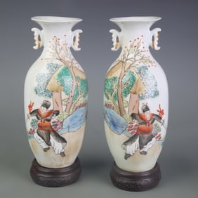 PAIR OF FAMILLE ROSE VASES WITH FIGURE PATTERNS AND DOUBLE HANDLES