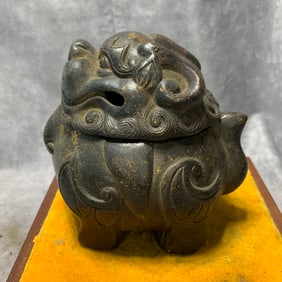 A FINE GILDED BRONZE LION-SHAPED INCENSE BURNER